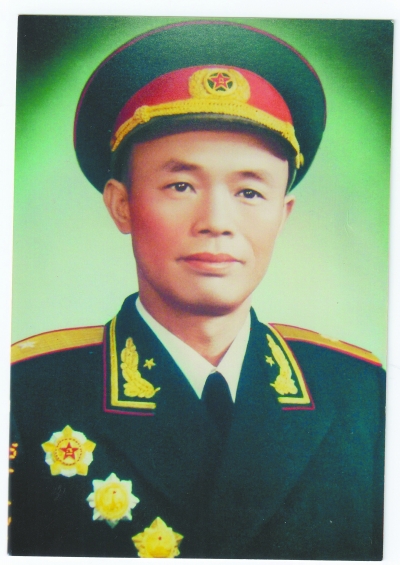 钟伟将军像 