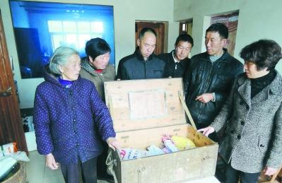 钟伟将军的后人守护着他的遗产——一口军用物资箱