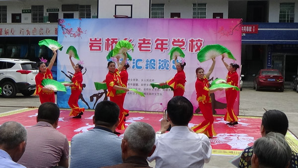 芷江县老年大学送文化下乡_副本