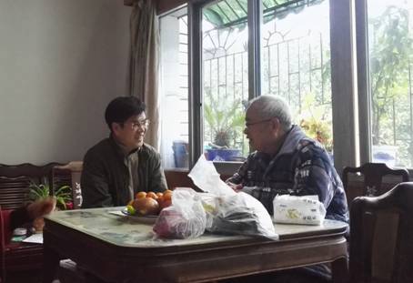 永州职院党委书记黄小明看望老干部